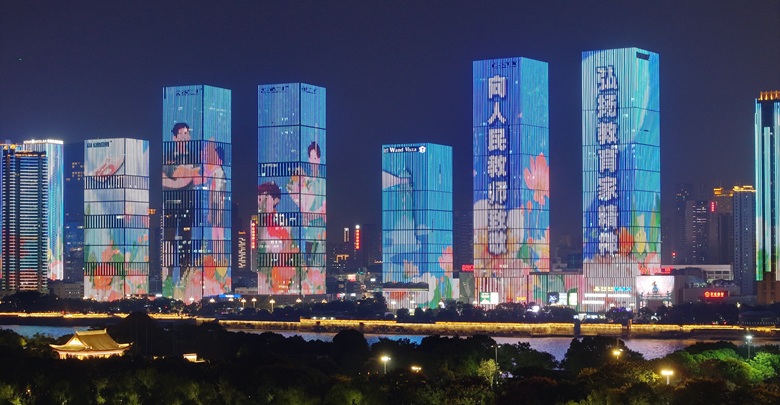 主題燈光秀向教師致敬