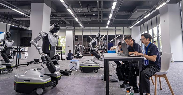 調(diào)試機(jī)器人迎盛會(huì)